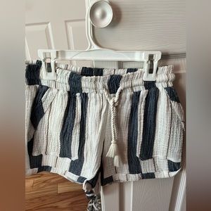 Summer linen shorts